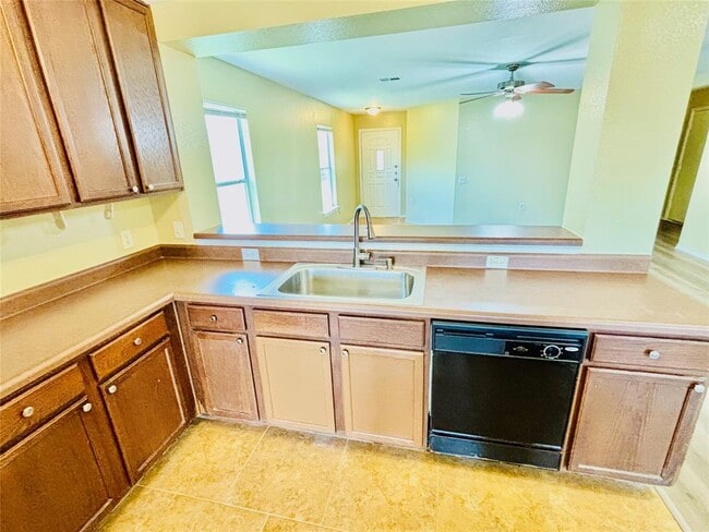 Building Photo - 1220 Anise Dr