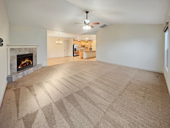 Foto del edificio - 3-Bedroom Meridian Home with 3-Car Garage, Covered Patio & RV Parking | Near Parks, Trails & Easy...