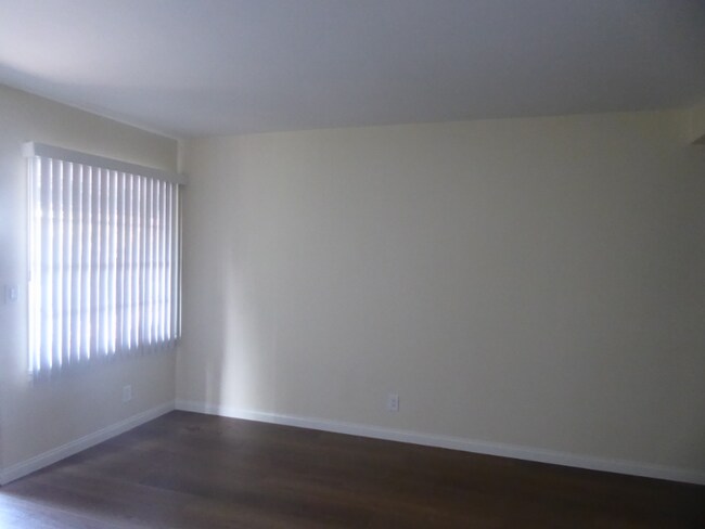Building Photo - 6300 Vineland Ave