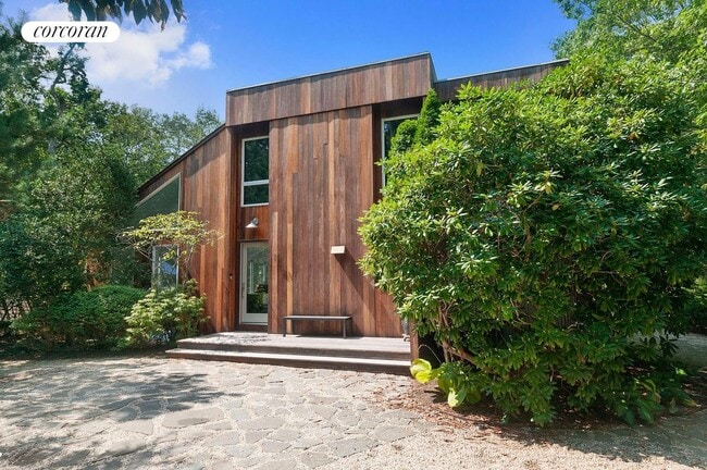 Building Photo - 21 N Hollow Dr