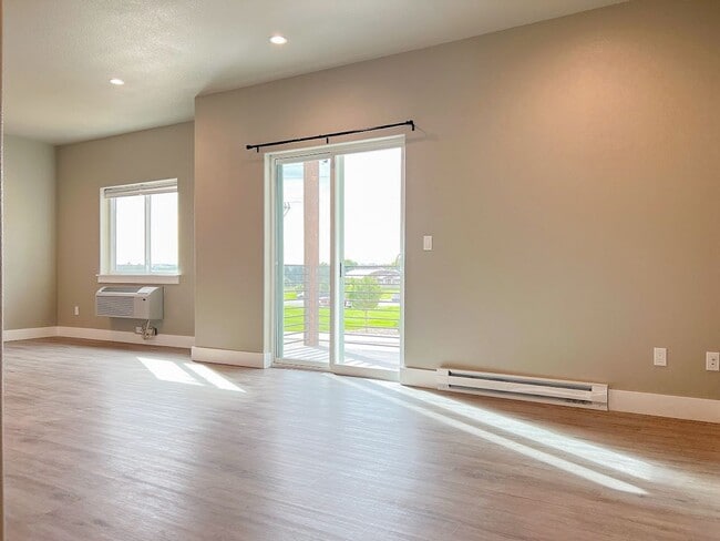 Building Photo - 2 bed/ 1.5 bath in Brand New Soldier Ridge Complex!