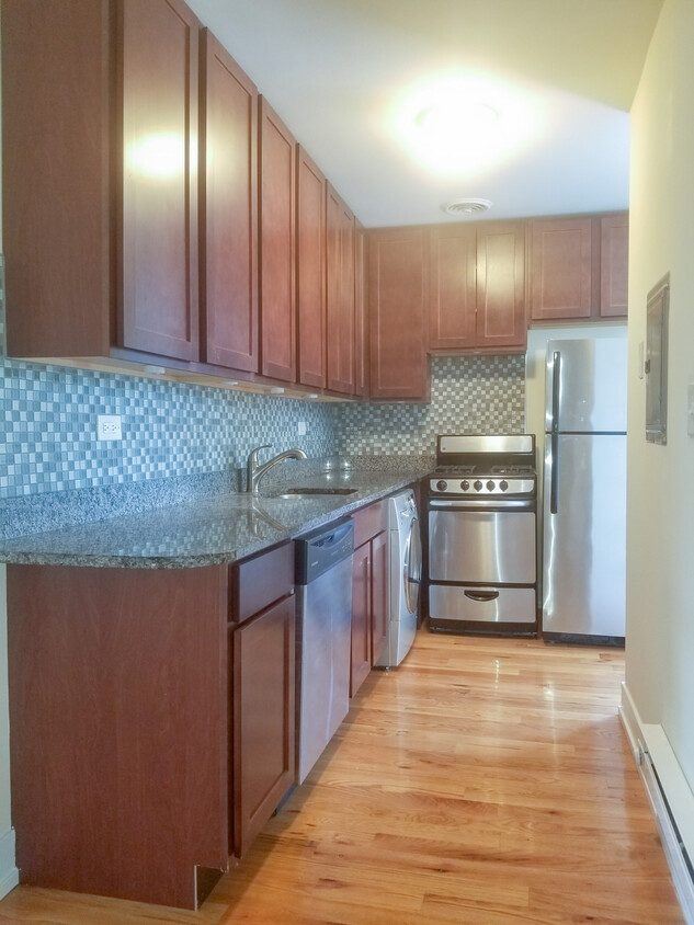 Primary Photo - 555 W Arlington Pl