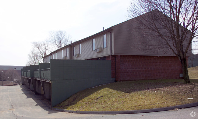 Building Photo - Echo Hill