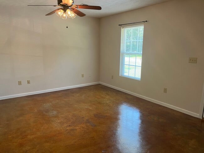 Building Photo - 23 Cottage Ln