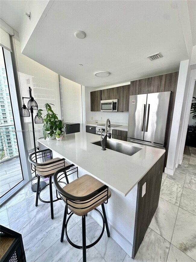 Foto del edificio - 488 NE 18th St