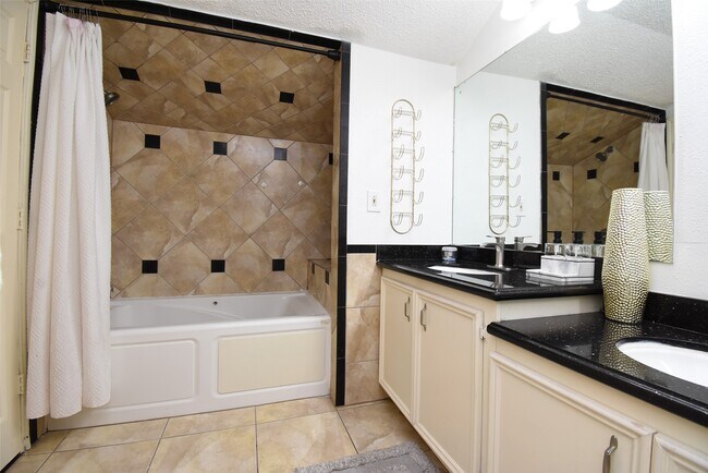 Foto del edificio - 7726 Miller Glen Ln