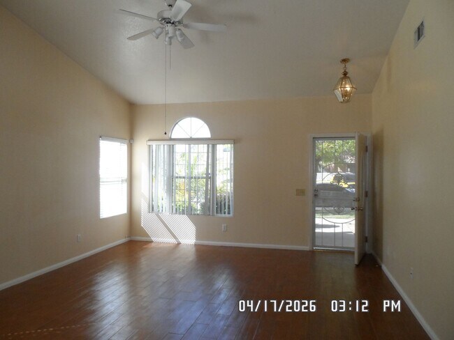 Foto del edificio - 3 Bedrooms, 2 Bathrooms, approx. 1392 sq. ft., 2 Car Garage, Covered Patio, Fenced, Play house,