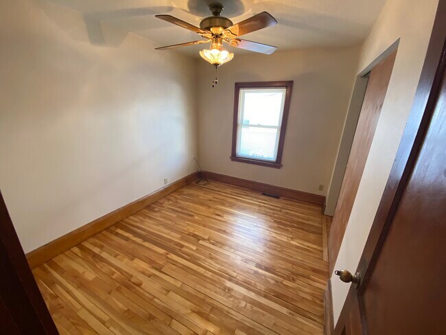 Front bedroom - 1859 E 38th St