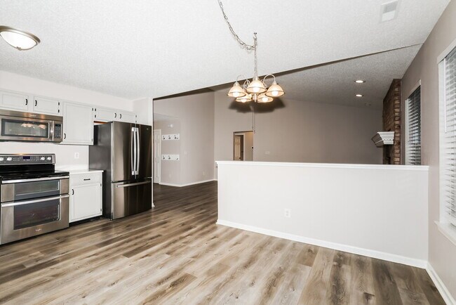 Foto del edificio - 9803 Trail Dr