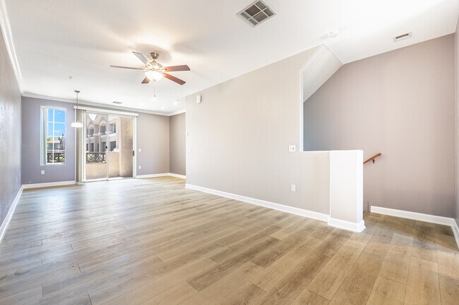 Foto del edificio - 4455 E Paradise Village Pky S