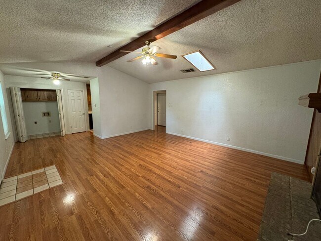 Building Photo - 1803 Fairway Dr