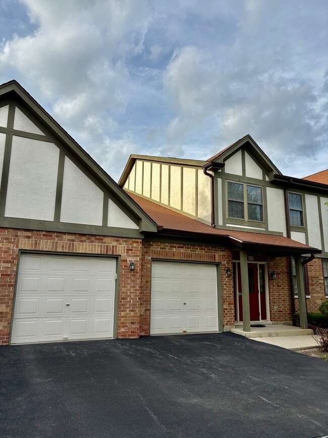 Building Photo - 319 Deer Glen Way