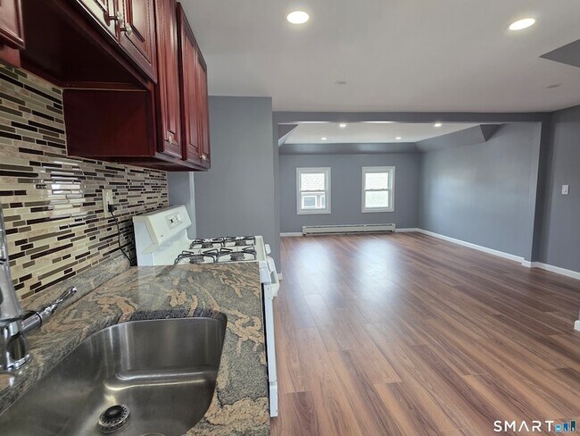 Building Photo - 68-70 Westfield Avenue Unit