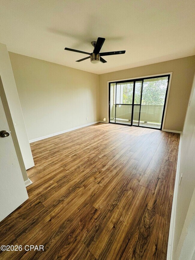 Foto del edificio - 4305 Bay Point Rd