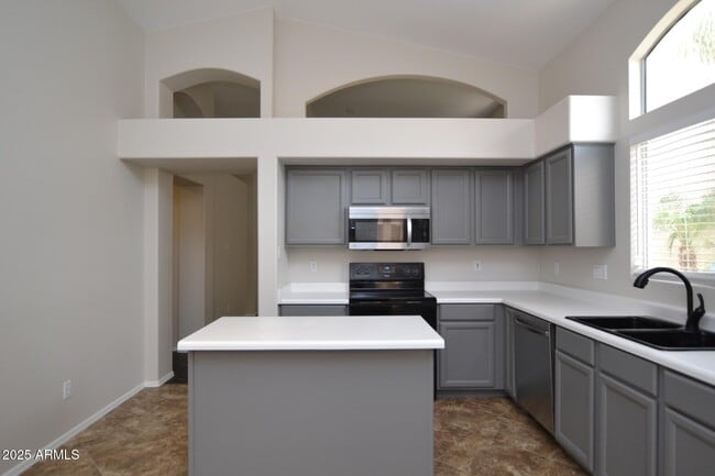 Building Photo - 4927 W Wahalla Ln