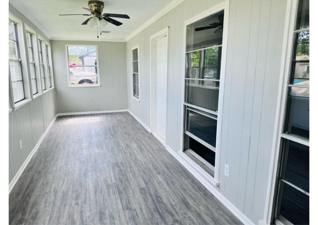 Building Photo - 4914 Kelso St