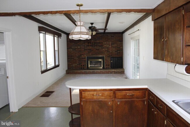 Building Photo - 6289 Fairview Dr
