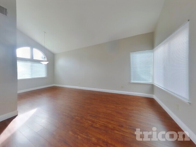 Foto del edificio - 4534 Elkhorn Way