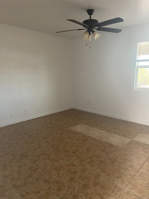 Foto principal - 220 W 9th St