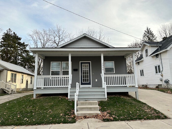 Primary Photo - Beautiful Newer Home 3 Bedroom