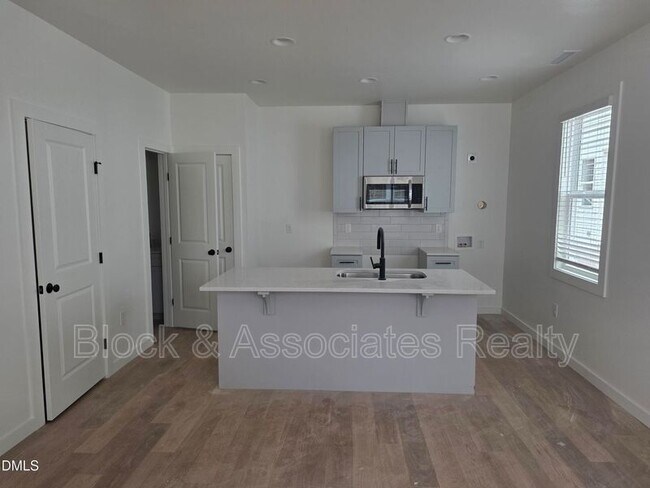 Foto del edificio - 2819 Wilcox Pl