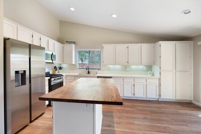 Foto del edificio - 25349 Silverwood Ln