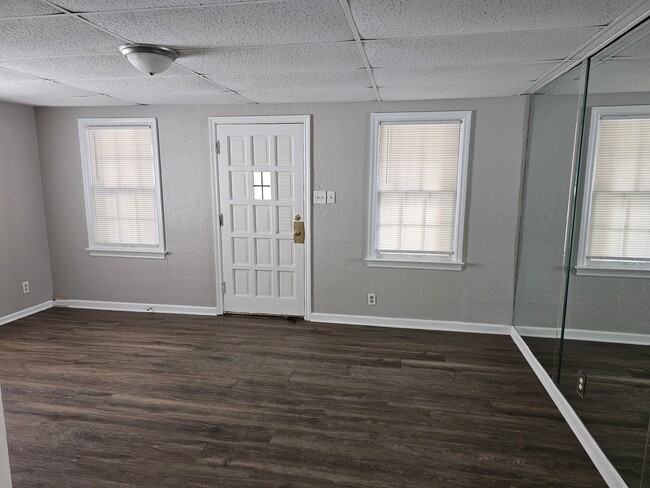 Building Photo - 2609 Avalon Pl