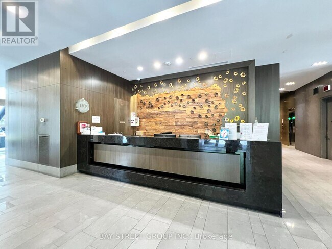 Photo du bâtiment - 88 Sheppard Ave E