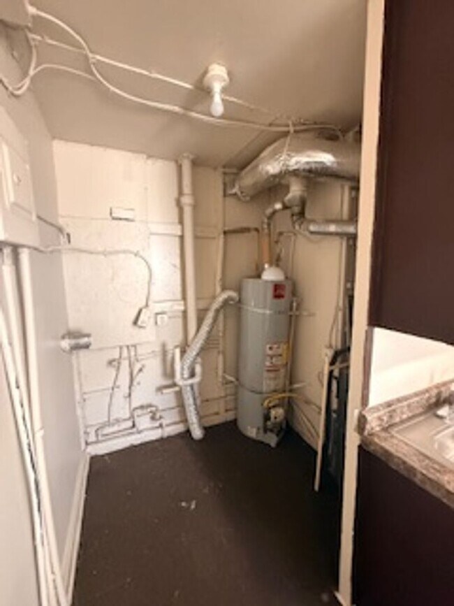 Foto del edificio - 2423-2425 Negley Ct