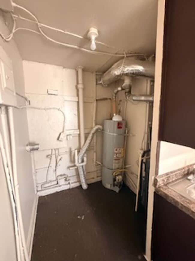 Building Photo - 2423-2425 Negley Ct