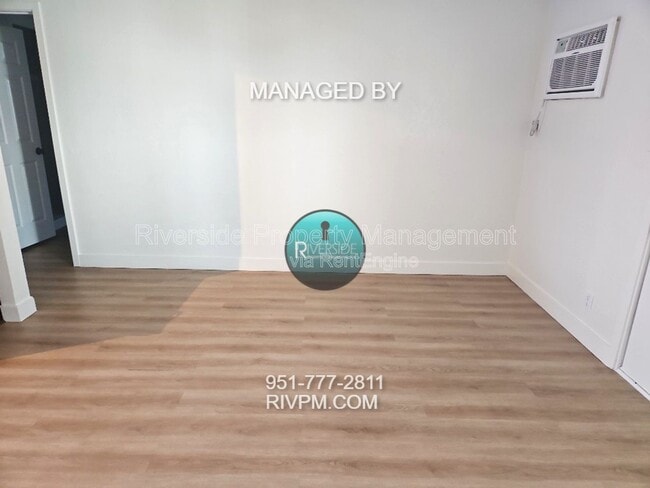 Interior Photo - Rock Ridge