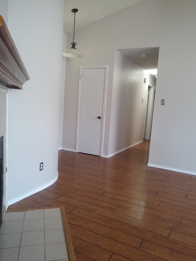 Interior walls freshly painted - 3406 Larkspur Way