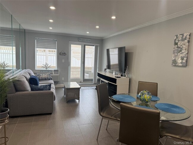 Photo - 450 W Broadway Apartment