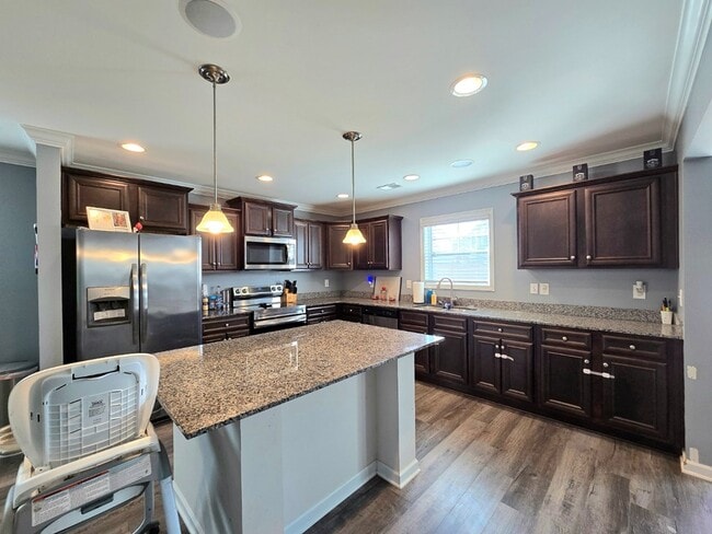 Building Photo - 1718 Smalls Dr