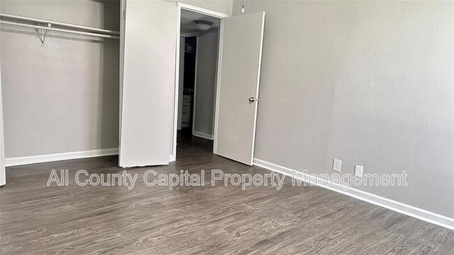 Building Photo - 5426 Menchaca Rd