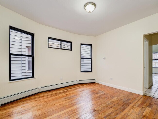Foto del edificio - 852 West Side Ave