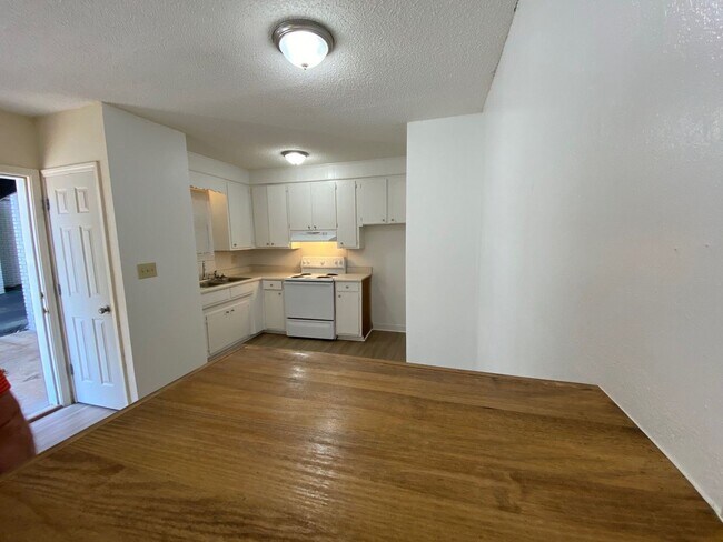 Foto del edificio - 135 Oakwood Ave