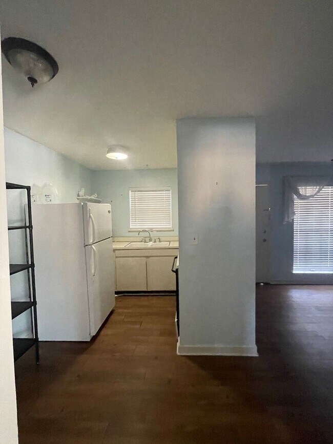 Foto del edificio - 1 br, 1 bath House - 811 Colony Dr. E72