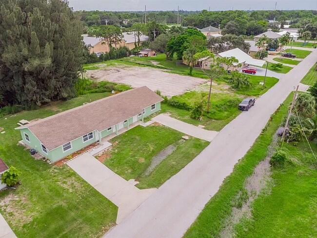 Foto del edificio - 3761 SE Dixie Ross St