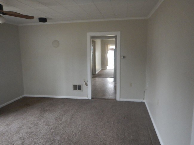 Building Photo - 3 br, 1 bath House - 416 S Main Street