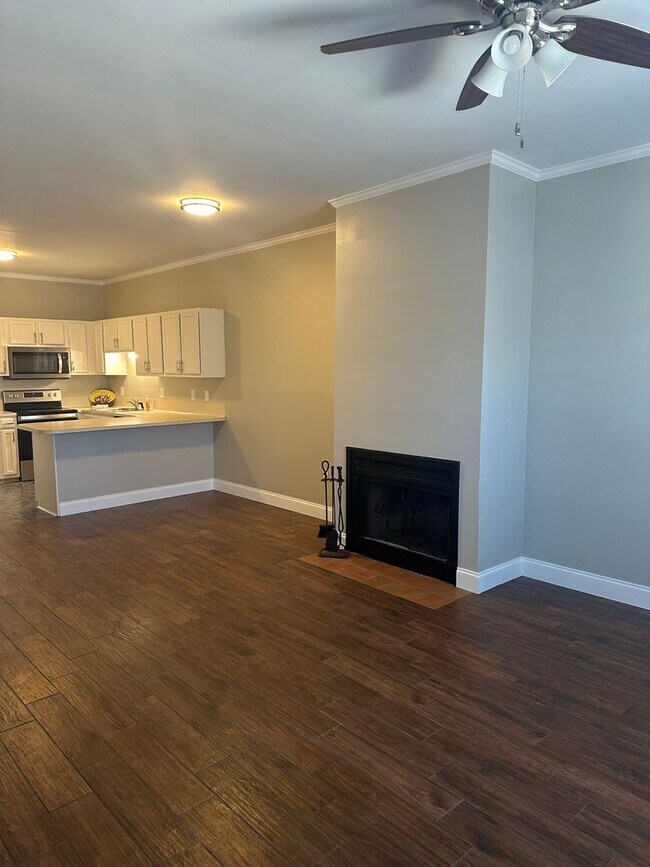Building Photo - NEWLY RENOVATED, GREAT LOCATION NOW LEASING!