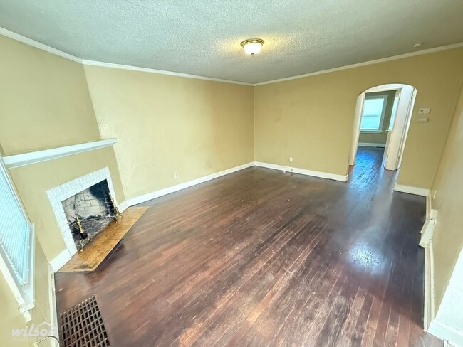 Building Photo - 211 S 16th Ave