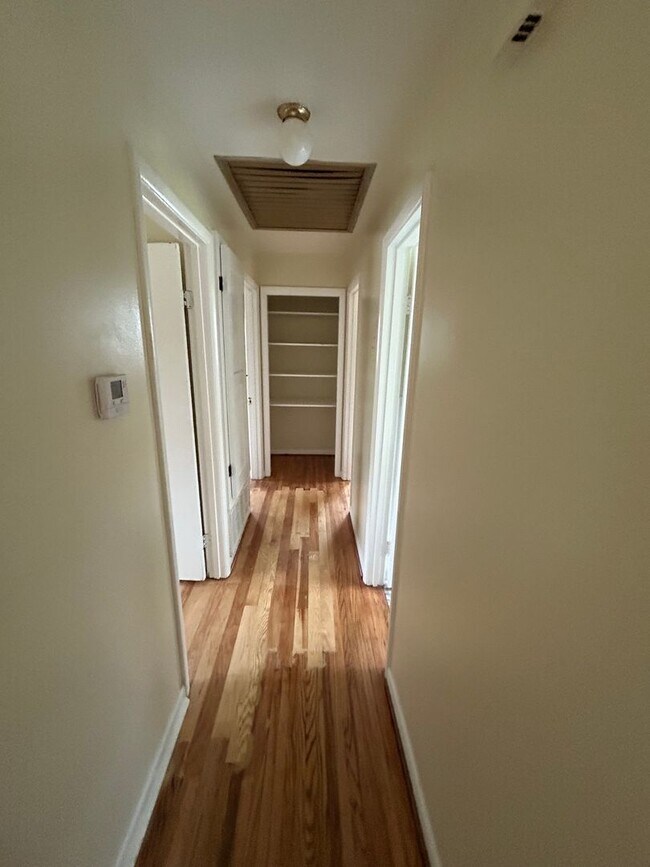 Foto del edificio - 3 Bedroom and 1.5 Bathroom