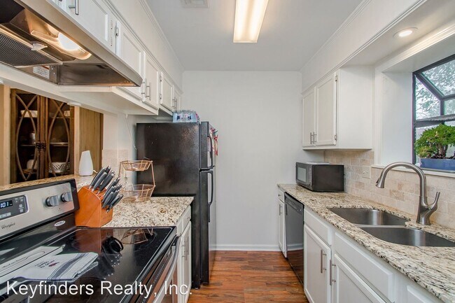 Building Photo - 2 br, 2.5 bath House - 4408 Stumberg Lane