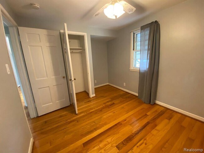 Building Photo - 3858 Brewster St