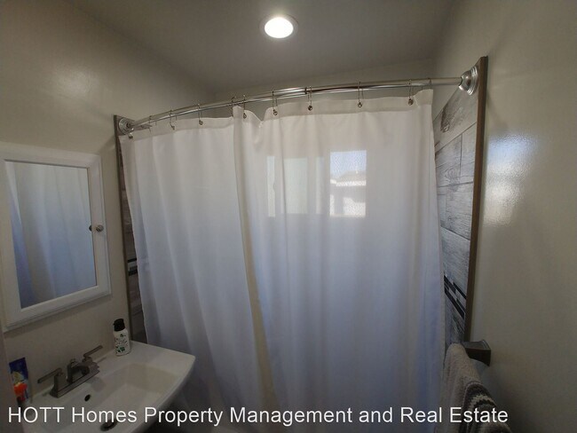 Foto del edificio - 3 br, 1.5 bath House - 1513 H Street