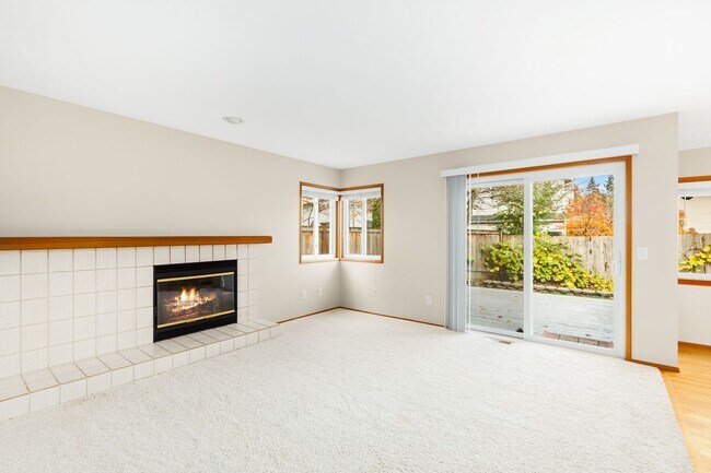 Foto del edificio - Beautiful and Bright 3 Bedroom Home in Klahanie