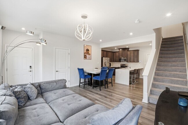 Foto del edificio - Step into a beautifully designed contemporary residence that exudes style and comfort at every turn.