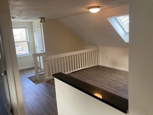 Building Photo - 102 Holten St