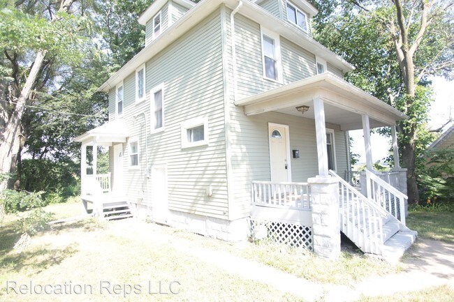 Building Photo - 3 br, 1 bath House - 611 Grand Ave.